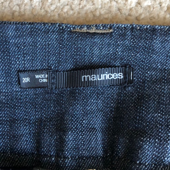 A42- Maurices jeans plus size - Picture 3 of 8